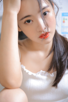 美女叉开腿让男生捅